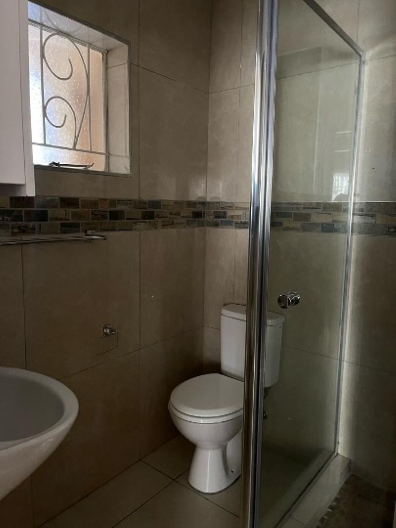 714866_BATHROOM.jpg