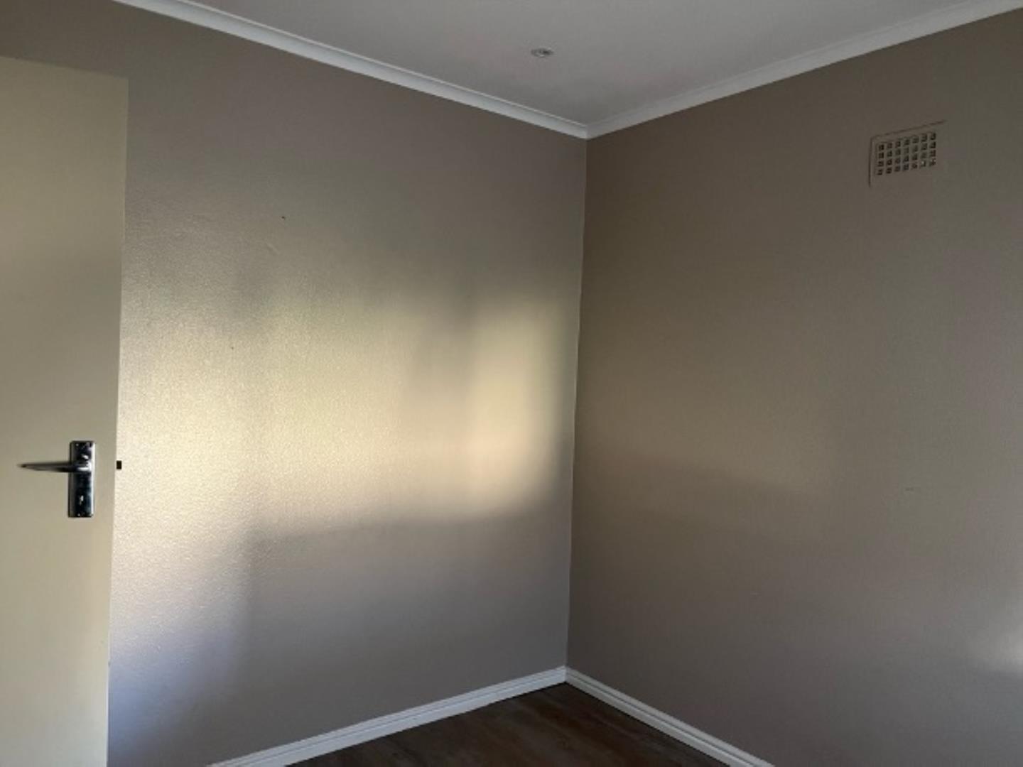 714866_BEDROOM2.jpg