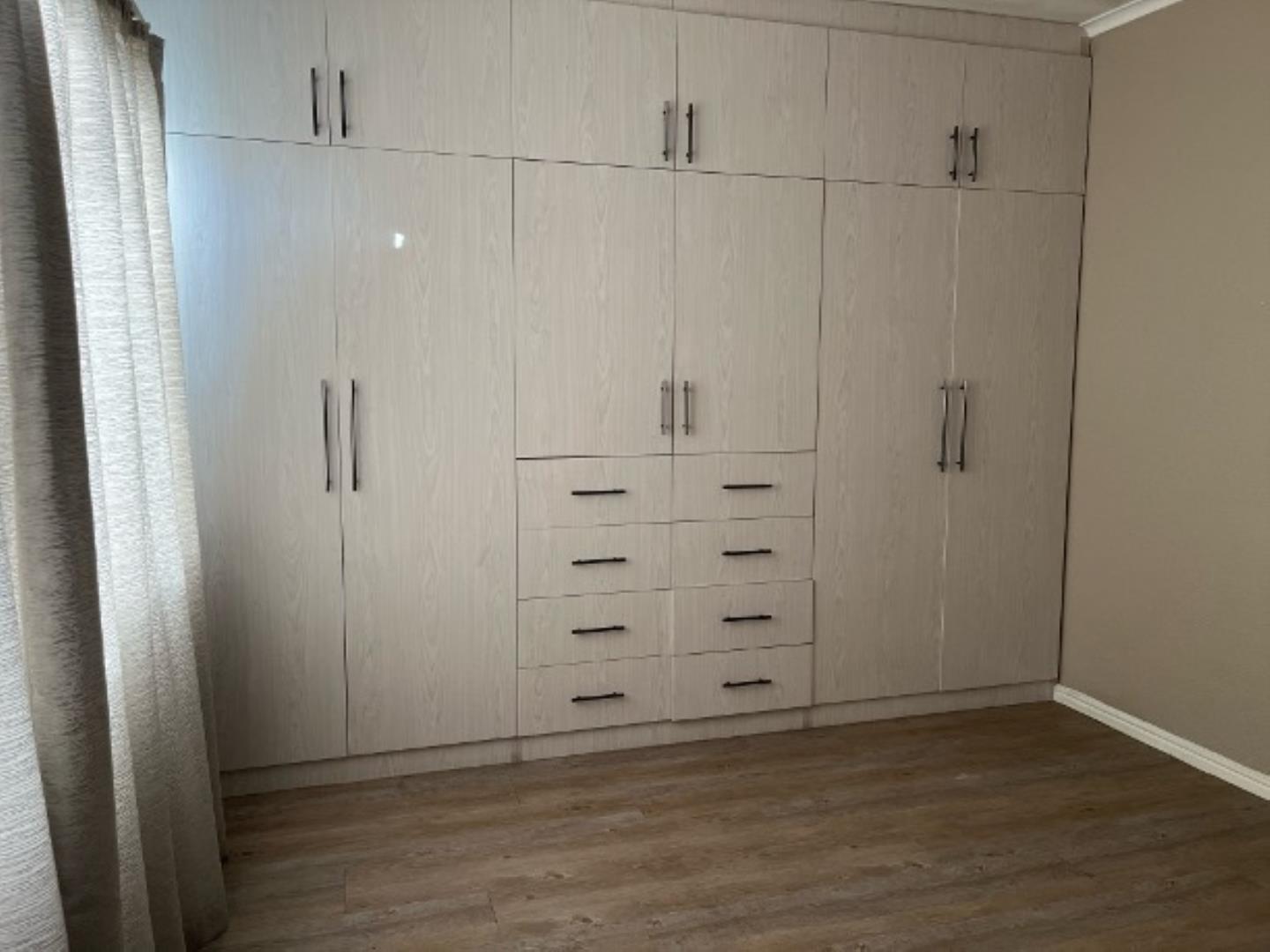 714866_BEDROOM_CUPBOARDS.jpg