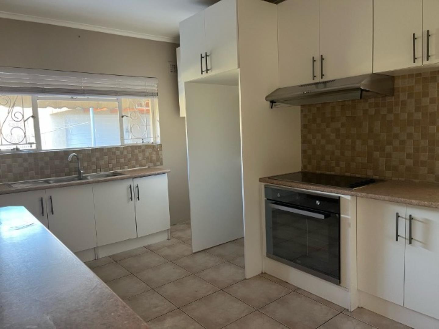 714866_KITCHEN2.jpg